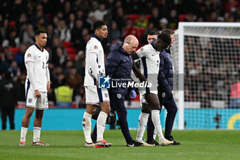 2024-10-10 - Bukayo Saka (7) of England goes off injured during the UEFA Nations League, League B, Group B2 football match between England and Greece on 10 October 2024 at Wembley Stadium in London, England - FOOTBALL - UEFA NATIONS LEAGUE - ENGLAND V GREECE - UEFA NATIONS LEAGUE - SOCCER