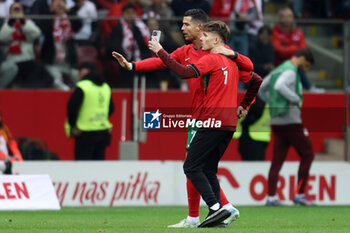 2024-10-12 - Cristiano Ronaldo of Portugal with fan during the UEFA Nations League, League A, Group A1 football match between Poland and Portugal on 12 October 2024 at PGE Narodowy in Warsaw, Poland - FOOTBALL - UEFA NATIONS LEAGUE - POLAND V PORTUGAL - UEFA NATIONS LEAGUE - SOCCER