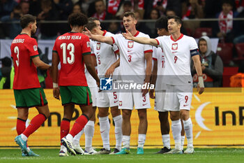 2024-10-12 - Pawel Dawidowicz, Robert Lewandowski of Poland during the UEFA Nations League, League A, Group A1 football match between Poland and Portugal on 12 October 2024 at PGE Narodowy in Warsaw, Poland - FOOTBALL - UEFA NATIONS LEAGUE - POLAND V PORTUGAL - UEFA NATIONS LEAGUE - SOCCER