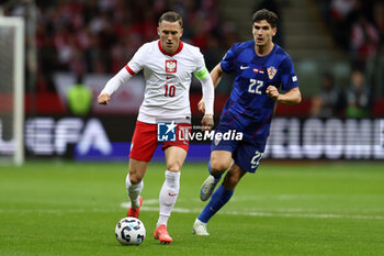 13/10/2024 - Piotr Zielinski of Poland and Igor Matanovic of Croatia during the UEFA Nations League, League A, Group A1 football match between Poland and Croatia on 15 October 2024 at PGE Narodowy stadium in Warsaw, Poland - FOOTBALL - UEFA NATIONS LEAGUE - POLAND V CROATIA - UEFA NATIONS LEAGUE - CALCIO