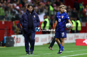 2024-10-15 - Coach Zlatko Dalic, Borna Sosa of Croatia during the UEFA Nations League, League A, Group A1 football match between Poland and Croatia on 15 October 2024 at PGE Narodowy stadium in Warsaw, Poland - FOOTBALL - UEFA NATIONS LEAGUE - POLAND V CROATIA - UEFA NATIONS LEAGUE - SOCCER