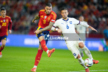 2024-10-15 - Joselu Mato of Spain and Nemanja Maksimovic of Serbia during the UEFA Nations League, League A, Group A4 football match between Spain and Serbia on October 15, 2024 at Nuevo Arcangel stadium in Cordoba, Spain - FOOTBALL - UEFA NATIONS LEAGUE - SPAIN V SERBIA - UEFA NATIONS LEAGUE - SOCCER