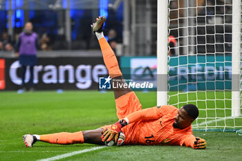 17/11/2024 - Mike Maignan of France during the Group A2 - UEFA NATIONS LEAGUE 2024 match between Italy and France on 17 of November 2024 at Giuseppe Meazza San Siro Siro stadium in Milan, Italy. - ITALY VS FRANCE - UEFA NATIONS LEAGUE - CALCIO