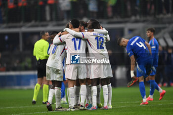 17/11/2024 - France players celebrate victory during the Group A2 - UEFA NATIONS LEAGUE 2024 match between Italy and France on 17 of November 2024 at Giuseppe Meazza San Siro Siro stadium in Milan, Italy. - ITALY VS FRANCE - UEFA NATIONS LEAGUE - CALCIO