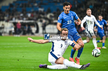 14/11/2024 - 9 Harry Kane of England competes with 22 Dimitris Giannoulis of Greece during the UEFA Nations League 2024/25 League B, Group B2 match between Greece and England on November 14, 2024 at OAKA Stadium, in Athens, Greece. - GREECE VS ENGLAND - UEFA NATIONS LEAGUE - CALCIO