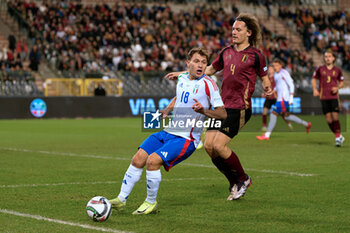 14/11/2024 - Nicolo Barella of Italy in action against Wout Faes of Belgium - BELGIUM VS ITALY - UEFA NATIONS LEAGUE - CALCIO