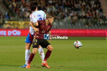 14/11/2024 - Leandro Trossard of Belgium in action against Sandro Tonali of Italy - BELGIUM VS ITALY - UEFA NATIONS LEAGUE - CALCIO