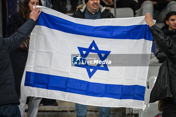 14/11/2024 - Supporters with the flag of Israel during the UEFA Nations League, League A, Group A2 football match between France and Israel on 14 November 2024 at Stade de France in Saint-Denis near Paris, France - FOOTBALL - UEFA NATIONS LEAGUE - FRANCE V ISRAEL - UEFA NATIONS LEAGUE - CALCIO