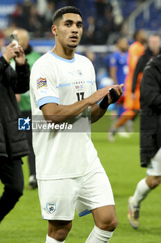 14/11/2024 - Anan Khalaili of Israel salutes the supporters following the UEFA Nations League, League A, Group A2 football match between France and Israel on 14 November 2024 at Stade de France in Saint-Denis near Paris, France - FOOTBALL - UEFA NATIONS LEAGUE - FRANCE V ISRAEL - UEFA NATIONS LEAGUE - CALCIO