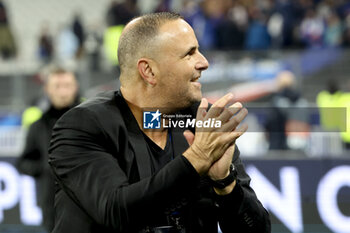 14/11/2024 - Coach of Israel Ran Ben Simon salutes the supporters following the UEFA Nations League, League A, Group A2 football match between France and Israel on 14 November 2024 at Stade de France in Saint-Denis near Paris, France - FOOTBALL - UEFA NATIONS LEAGUE - FRANCE V ISRAEL - UEFA NATIONS LEAGUE - CALCIO