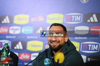 16/11/2024 - Gianluigi Donnarumma of Italy speaks to the media during an Italy Press Conference at BPER Training Centre at Appiano Gentile on November 16, 2024 in Como, Italy - ITALY TRAINING AND PRESS CONFERENCE - UEFA NATIONS LEAGUE - CALCIO