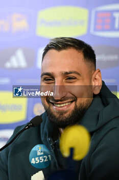 16/11/2024 - Gianluigi Donnarumma of Italy speaks to the media during an Italy Press Conference at BPER Training Centre at Appiano Gentile on November 16, 2024 in Como, Italy - ITALY TRAINING AND PRESS CONFERENCE - UEFA NATIONS LEAGUE - CALCIO