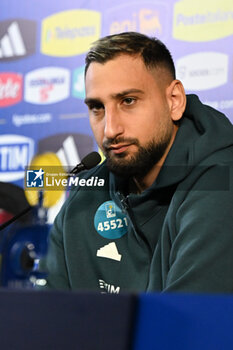 16/11/2024 - Gianluigi Donnarumma of Italy speaks to the media during an Italy Press Conference at BPER Training Centre at Appiano Gentile on November 16, 2024 in Como, Italy - ITALY TRAINING AND PRESS CONFERENCE - UEFA NATIONS LEAGUE - CALCIO