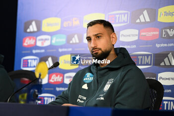 16/11/2024 - Gianluigi Donnarumma of Italy speaks to the media during an Italy Press Conference at BPER Training Centre at Appiano Gentile on November 16, 2024 in Como, Italy - ITALY TRAINING AND PRESS CONFERENCE - UEFA NATIONS LEAGUE - CALCIO