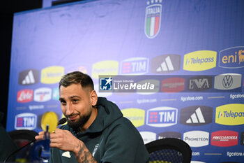 16/11/2024 - Gianluigi Donnarumma of Italy speaks to the media during an Italy Press Conference at BPER Training Centre at Appiano Gentile on November 16, 2024 in Como, Italy - ITALY TRAINING AND PRESS CONFERENCE - UEFA NATIONS LEAGUE - CALCIO