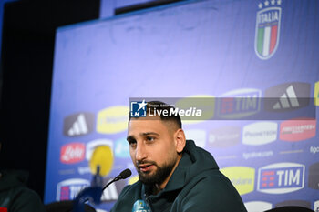 16/11/2024 - Gianluigi Donnarumma of Italy speaks to the media during an Italy Press Conference at BPER Training Centre at Appiano Gentile on November 16, 2024 in Como, Italy - ITALY TRAINING AND PRESS CONFERENCE - UEFA NATIONS LEAGUE - CALCIO