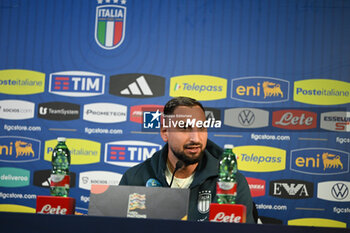 16/11/2024 - Gianluigi Donnarumma of Italy speaks to the media during an Italy Press Conference at BPER Training Centre at Appiano Gentile on November 16, 2024 in Como, Italy - ITALY TRAINING AND PRESS CONFERENCE - UEFA NATIONS LEAGUE - CALCIO