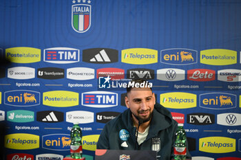 16/11/2024 - Gianluigi Donnarumma of Italy speaks to the media during an Italy Press Conference at BPER Training Centre at Appiano Gentile on November 16, 2024 in Como, Italy - ITALY TRAINING AND PRESS CONFERENCE - UEFA NATIONS LEAGUE - CALCIO