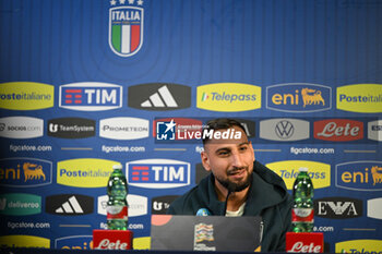 16/11/2024 - Gianluigi Donnarumma of Italy speaks to the media during an Italy Press Conference at BPER Training Centre at Appiano Gentile on November 16, 2024 in Como, Italy - ITALY TRAINING AND PRESS CONFERENCE - UEFA NATIONS LEAGUE - CALCIO