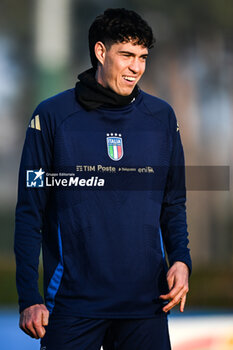 16/11/2024 - Alessandro Bastoni of Italy in action during a Italy training session at BPER Training Centre at Appiano Gentile on November 16, 2024 in Como, Italy - ITALY TRAINING AND PRESS CONFERENCE - UEFA NATIONS LEAGUE - CALCIO