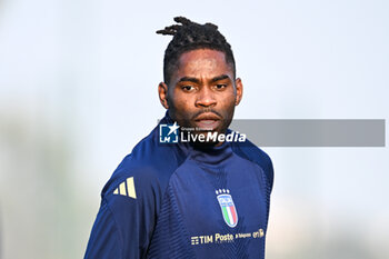 16/11/2024 - Caleb Okoli of Italy in action during a Italy training session at BPER Training Centre at Appiano Gentile on November 16, 2024 in Como, Italy - ITALY TRAINING AND PRESS CONFERENCE - UEFA NATIONS LEAGUE - CALCIO