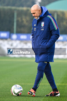 16/11/2024 - Head coach of Italy Luciano Spalletti during a Italy training session at BPER Training Centre at Appiano Gentile on November 16, 2024 in Como, Italy - ITALY TRAINING AND PRESS CONFERENCE - UEFA NATIONS LEAGUE - CALCIO