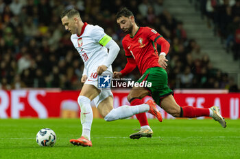 2024-11-15 - Piotr Zielinski of Poland and Bruno Fernandes of Portugal during the UEFA Nations League, League phase, Matchday 5 football match between Portugal and Poland on 15 November 2024 at Estádio do Dragão in Porto, Portugal - FOOTBALL - UEFA NATIONS LEAGUE - PORTUGAL V POLAND - UEFA NATIONS LEAGUE - SOCCER