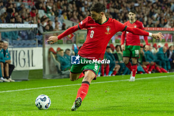 2024-11-15 - Bruno Fernandes of Portugal during the UEFA Nations League, League phase, Matchday 5 football match between Portugal and Poland on 15 November 2024 at Estádio do Dragão in Porto, Portugal - FOOTBALL - UEFA NATIONS LEAGUE - PORTUGAL V POLAND - UEFA NATIONS LEAGUE - SOCCER