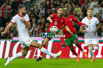 2024-11-15 - Bernardo Silva of Portugal during the UEFA Nations League, League phase, Matchday 5 football match between Portugal and Poland on 15 November 2024 at Estádio do Dragão in Porto, Portugal - FOOTBALL - UEFA NATIONS LEAGUE - PORTUGAL V POLAND - UEFA NATIONS LEAGUE - SOCCER