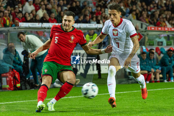 2024-11-15 - Diogo Dalot of Portugal and Kacper Urbanski of Poland during the UEFA Nations League, League phase, Matchday 5 football match between Portugal and Poland on 15 November 2024 at Estádio do Dragão in Porto, Portugal - FOOTBALL - UEFA NATIONS LEAGUE - PORTUGAL V POLAND - UEFA NATIONS LEAGUE - SOCCER