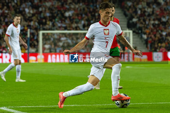 2024-11-15 - Kacper Urbanski of Poland during the UEFA Nations League, League phase, Matchday 5 football match between Portugal and Poland on 15 November 2024 at Estádio do Dragão in Porto, Portugal - FOOTBALL - UEFA NATIONS LEAGUE - PORTUGAL V POLAND - UEFA NATIONS LEAGUE - SOCCER