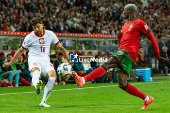 2024-11-15 - Bartosz Bereszynski of Poland and Nuno Mendes of Portugal during the UEFA Nations League, League phase, Matchday 5 football match between Portugal and Poland on 15 November 2024 at Estádio do Dragão in Porto, Portugal - FOOTBALL - UEFA NATIONS LEAGUE - PORTUGAL V POLAND - UEFA NATIONS LEAGUE - SOCCER