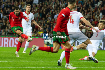 2024-11-15 - Bruno Fernandes of Portugal scores a goal 3-0 during the UEFA Nations League, League phase, Matchday 5 football match between Portugal and Poland on 15 November 2024 at Estádio do Dragão in Porto, Portugal - FOOTBALL - UEFA NATIONS LEAGUE - PORTUGAL V POLAND - UEFA NATIONS LEAGUE - SOCCER