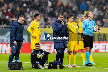 18/11/2024 - Florin Nita of Romania and the medical staff during the UEFA Nations League, League C, Group C2 football match between Romania and Cyprus on 18 November 2024 at Arena Nationala in Bucharest, Romania - FOOTBALL - UEFA NATIONS LEAGUE - ROMANIA V CYPRUS - UEFA NATIONS LEAGUE - CALCIO