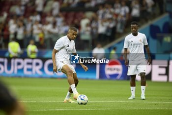 2024-08-14 - August 14, 2024, Warsaw, Masovian, Poland: Stadion Narodowy, Warsaw, UEFA Super Cup Football match Real Madrid vs Atalanta; In the picture: Mbappe and Vinicius 900/Cordon Press - UEFA SUPER CUP FOOTBALL MATCH REAL MADRID VS ATALANTA - UEFA SUPER CUP - SOCCER