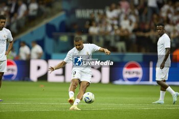 2024-08-14 - August 14, 2024, Warsaw, Masovian, Poland: Stadion Narodowy, Warsaw, UEFA Super Cup Football match Real Madrid vs Atalanta; In the picture: Mbappe and Vinicius 900/Cordon Press - UEFA SUPER CUP FOOTBALL MATCH REAL MADRID VS ATALANTA - UEFA SUPER CUP - SOCCER