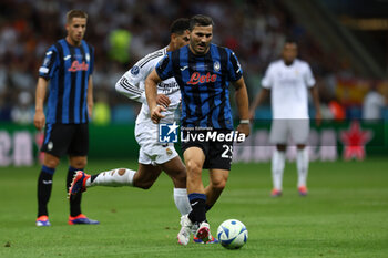 2024-08-14 - Jude Bellingham of Real Madrid and Sead Kolasinac of Atalanta during the UEFA Super Cup 2024 football match between Real Madrid CF and Atalanta BC on 14 August 2024 at PGE Narodowy in Warsaw, Poland - FOOTBALL - UEFA SUPER CUP 2024 - REAL MADRID V ATALANTA - UEFA SUPER CUP - SOCCER