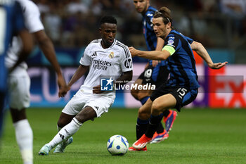 2024-08-14 - Vinicius Junior of Real Madrid and Marten de Roon of Atalanta during the UEFA Super Cup 2024 football match between Real Madrid CF and Atalanta BC on 14 August 2024 at PGE Narodowy in Warsaw, Poland - FOOTBALL - UEFA SUPER CUP 2024 - REAL MADRID V ATALANTA - UEFA SUPER CUP - SOCCER