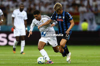 2024-08-14 - Jude Bellingham of Real Madrid and Charles De Ketelaere of Atalanta during the UEFA Super Cup 2024 football match between Real Madrid CF and Atalanta BC on 14 August 2024 at PGE Narodowy in Warsaw, Poland - FOOTBALL - UEFA SUPER CUP 2024 - REAL MADRID V ATALANTA - UEFA SUPER CUP - SOCCER