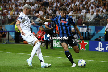 2024-08-14 - Federico Valverde of Real Madrid and Matteo Ruggeri of Atalanta during the UEFA Super Cup 2024 football match between Real Madrid CF and Atalanta BC on 14 August 2024 at PGE Narodowy in Warsaw, Poland - FOOTBALL - UEFA SUPER CUP 2024 - REAL MADRID V ATALANTA - UEFA SUPER CUP - SOCCER