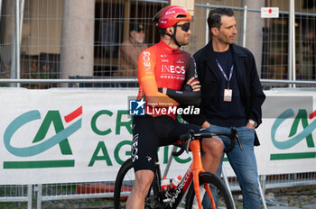 2024-03-16 - Filippo Ganna, Team Ineos Grenadiers e Daniele Bennati, commissario tecnico della nazionale di ciclismo su strada - MILANO - SAN REMO - STREET - CYCLING