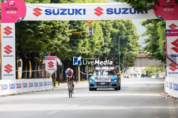 2024-07-07 - Amialiusik Alena Uae-Team Adq during stage 1 of Giro d'Italia Women at Brescia, Italy on July 7, 2024 - GIRO D'ITALIA WOMEN - STAGE 1 BRESCIA/BRESCIA - STREET - CYCLING