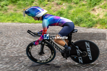 2024-07-07 - Bradbury Neve (Aus) Canyon / Sram Racing during stage 1 of Giro d'Italia Women at Brescia, Italy on July 7, 2024 - GIRO D'ITALIA WOMEN - STAGE 1 BRESCIA/BRESCIA - STREET - CYCLING