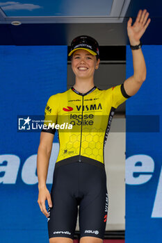 2024-07-07 - Nooijen Lieke (Ned) Team Visma - Lease a Bike during stage 1 of Giro d'Italia Women at Brescia, Italy on July 7, 2024 - GIRO D'ITALIA WOMEN - STAGE 1 BRESCIA/BRESCIA - STREET - CYCLING