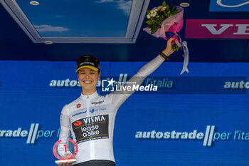 2024-07-07 - Nooijen Lieke (Ned) Team Visma - Lease a Bike during stage 1 of Giro d'Italia Women at Brescia, Italy on July 7, 2024 - GIRO D'ITALIA WOMEN - STAGE 1 BRESCIA/BRESCIA - STREET - CYCLING