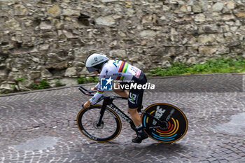 2024-07-07 - Le Court De Billot Mary (Mri) Ag Insurance - Lotto Soudal during stage 1 of Giro d'Italia Women at Brescia, Italy on July 7, 2024 - GIRO D'ITALIA WOMEN - STAGE 1 BRESCIA/BRESCIA - STREET - CYCLING