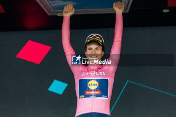 2024-07-07 - Longo Borghini Elisa (Ita) Lidl-Trek during stage 1 of Giro d'Italia Women at Brescia, Italy on July 7, 2024 - GIRO D'ITALIA WOMEN - STAGE 1 BRESCIA/BRESCIA - STREET - CYCLING