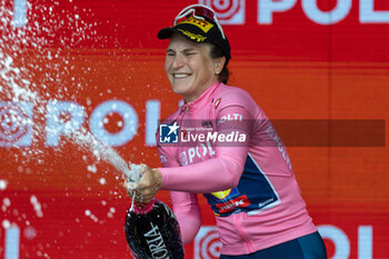 2024-07-07 - Longo Borghini Elisa (Ita) Lidl-Trek during stage 1 of Giro d'Italia Women at Brescia, Italy on July 7, 2024 - GIRO D'ITALIA WOMEN - STAGE 1 BRESCIA/BRESCIA - STREET - CYCLING