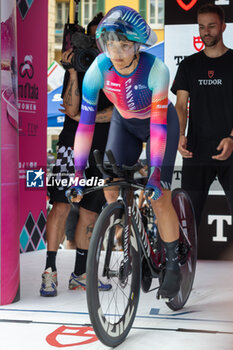 2024-07-07 - Paladin Soraya (Ita) Canyon / Sram Racing during stage 1 of Giro d'Italia Women at Brescia, Italy on July 7, 2024 - GIRO D'ITALIA WOMEN - STAGE 1 BRESCIA/BRESCIA - STREET - CYCLING