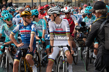 2024-10-12 - Remco Evenepoel, Soudal Quick-Step and world champion Tadej Pogačar, UAE Team Emirates - GIRO DI LOMBARDIA - STREET - CYCLING